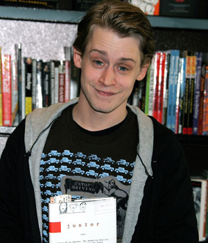 <i>DJ</i>