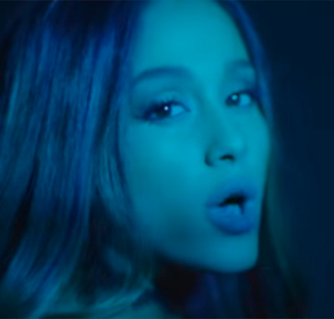 Ariana Grande está toda poderosa em seu novo clipe, <i>Dangerous Woman</i>. Assista!