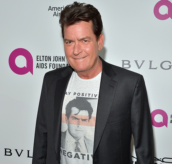 Charlie Sheen está sendo investigado por supostamente colocar ex-namorada em risco