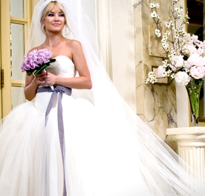 Em Noivas em Guerra, Liv Hudson Lerner se casa com Daniel Williams usando um Vera Wang, com preço estimado em seis mil dólares, cerca de 21 mil reais. Em uma das provas, quando a personagem de Kate Hudson engorda, ela diz que não se muda um Vera para servir em você, é você quem deve mudar para entrar em um Vera!