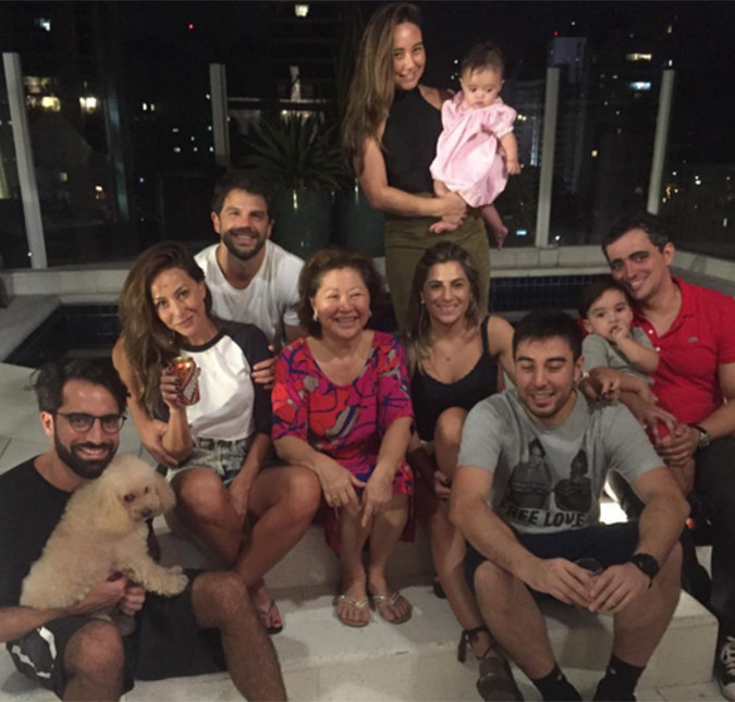 O amor está no ar! Sabrina Sato e Duda Nagle posam para foto em família, vem ver!