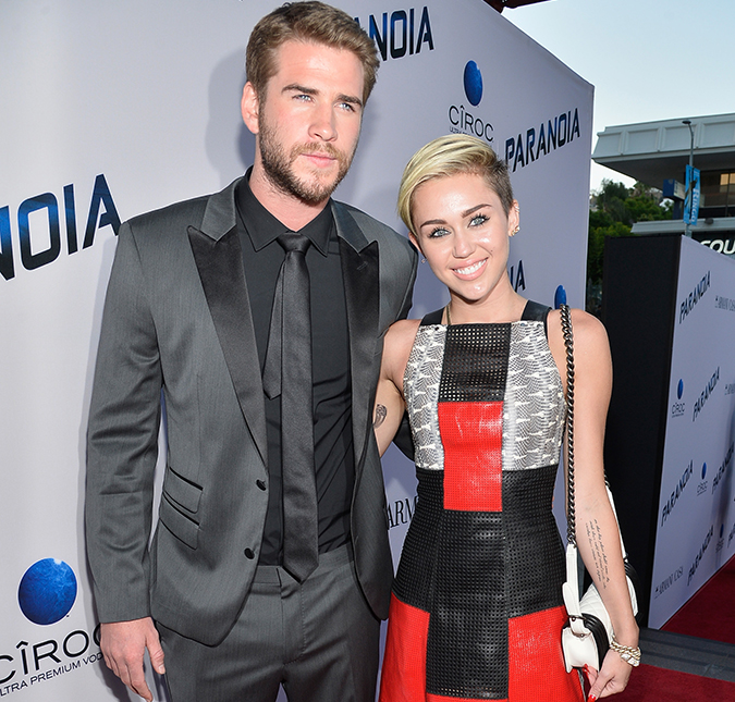 Miley Cyrus e Liam Hemsworth teriam sido vistos andando de mãos dadas em <i>première</i>, diz <i>site</i>