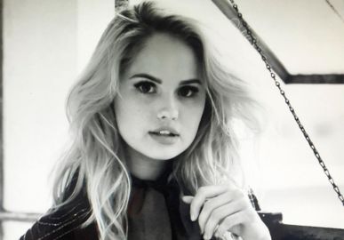 Debby Ryan, atriz da <i>Disney</i>, recebe sentença após ser presa por dirigir sob influência do álcool