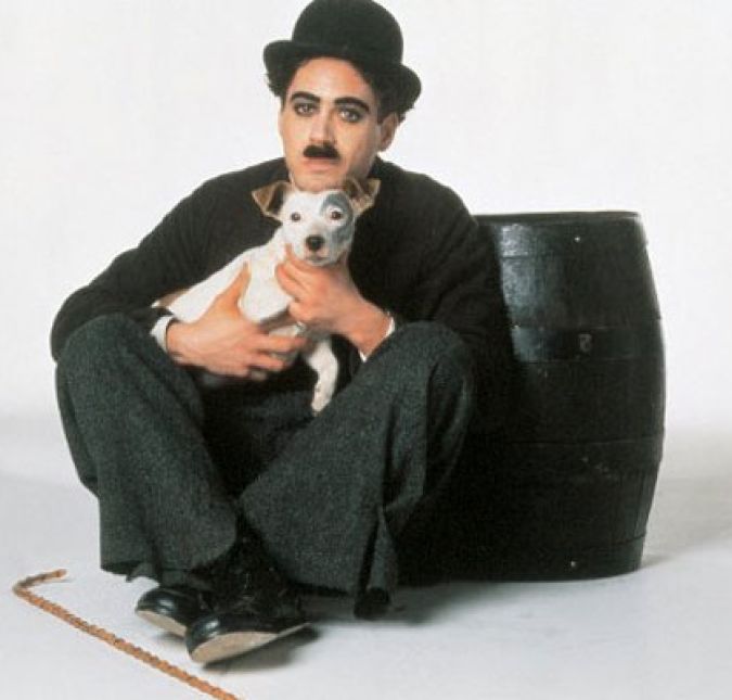 Já o filme definitivo sobre Charlie Chaplin é o chamado Chaplin, de 1992, com Robert Downey Jr. interpretando nosso astro favorito. Sua performance foi super elogiada e Robert foi indicado ao Oscar de Melhor Ator pelo filme. Já o filme definitivo sobre Charlie Chaplin é o chamado Chaplin, de 1992, com Robert Downey Jr. interpretando nosso astro favorito. Sua performance foi super elogiada e Robert foi indicado ao Oscar de Melhor Ator pelo filme.