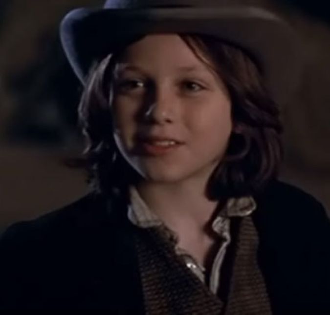 Charlie Chaplin quando criança? Pois é, isso que o filme de comédia Correr ou Bater em Londres, com os astros Jackie Chan e Owen Wilson, mostra com Aaron Taylor-Johnson, bem novinho, interpretando o querido Carlitos! Charlie Chaplin quando criança? Pois é, isso que o filme de comédia Correr ou Bater em Londres, com os astros Jackie Chan e Owen Wilson, mostra com Aaron Taylor-Johnson, bem novinho, interpretando o querido Carlitos!