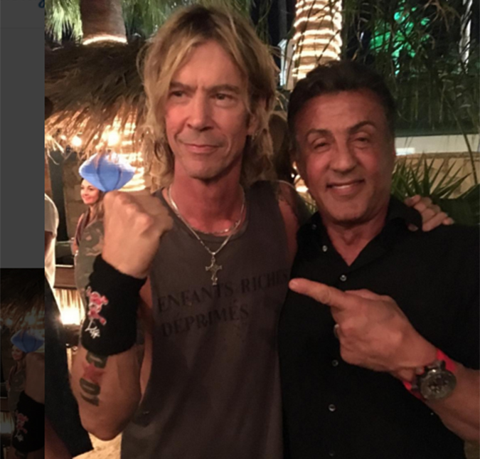 Sylvester Stallone mostra que é gente como a gente e tem momento fã ao lado de Duff McKagan!