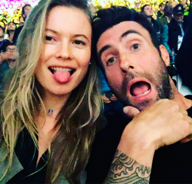 Sexo do primeiro bebê de Adam Levine e Behati Prinsloo é revelado, vem ver!