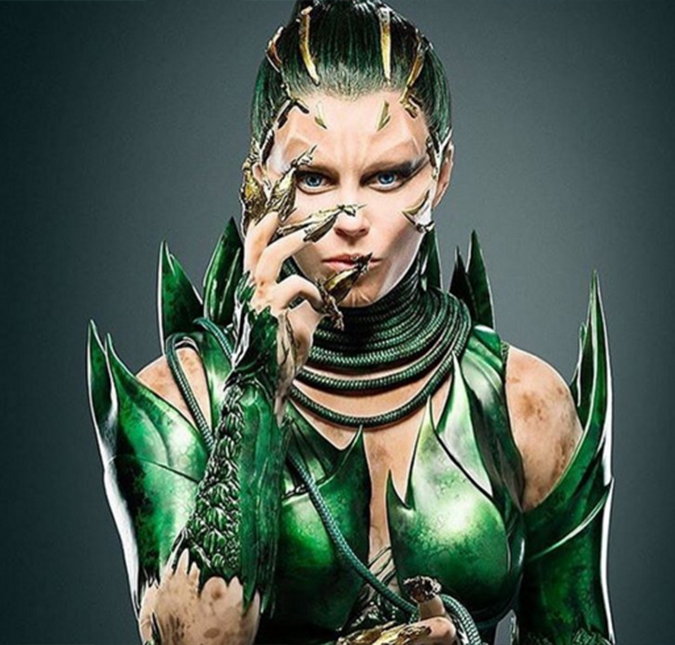 Divulgada primeira imagem de Elizabeth Banks como Rita Repulsa, vilã do filme <I>Power Rangers</i>, veja!