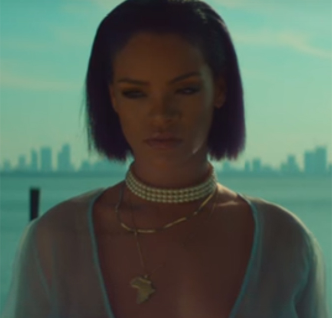Novo clipe de Rihanna tem nudez e até morte, vem conferir <i>Needed Me</i>!