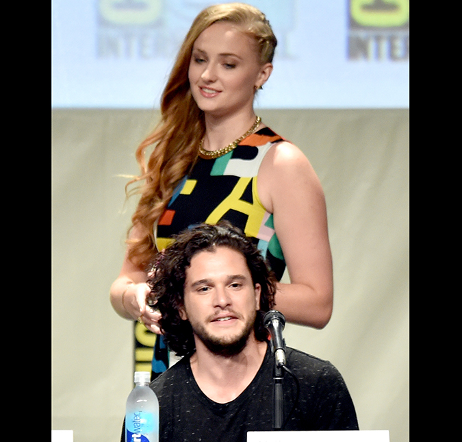 Atriz de <i>Game of Thrones</i> conta o segredo dos cachos perfeitos de Kit Harington