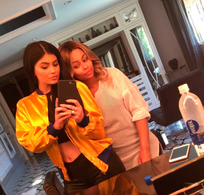 Amigas ou rivais? Kylie Jenner publica foto ao lado de Blac Chyna e Rob Kardashian se refere à modelo como sua esposa, entenda!