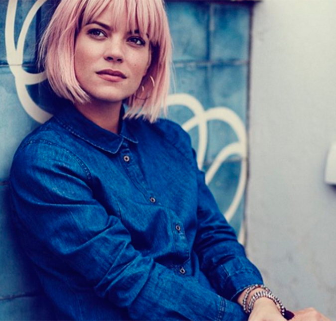 Lily Allen revela que foi perseguida por homem durante sete anos: - <I>Eu estava dormindo e ele entrou no meu quarto e começou a gritar</I>