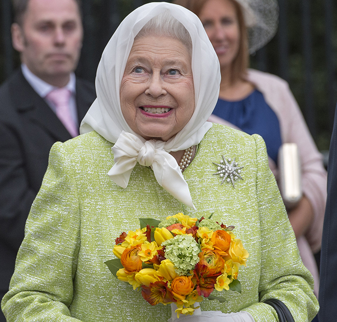 Está procurando emprego? A Rainha Elizabeth II tem uma vaga para você!