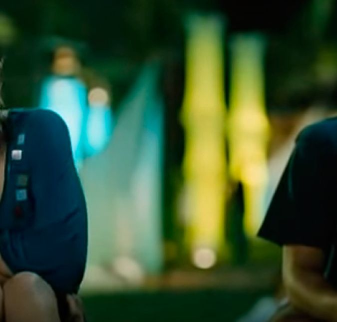 Mas parece que Romeu e Julieta continua sendo uma das adaptações mais populares do autor, seja internacionalmente ou não. Aliás, o filme brasileiro Era uma Vez, estrelado por Thiago Martins e Vitória Frate, conta a história dos amantes apaixonados nos dias de hoje, lá no Rio de Janeiro. Thiago interpreta Dé, um homem pobre, enquanto Vitória é Nina, uma menina rica que logo se apaixona por ele e causa fúria em ambas as famílias. Mas parece que Romeu e Julieta continua sendo uma das adaptações mais populares do autor, seja internacionalmente ou não. Aliás, o filme brasileiro Era uma Vez, estrelado por Thiago Martins e Vitória Frate, conta a história dos amantes apaixonados nos dias de hoje, lá no Rio de Janeiro. Thiago interpreta Dé, um homem pobre, enquanto Vitória é Nina, uma menina rica que logo se apaixona por ele e causa fúria em ambas as famílias.