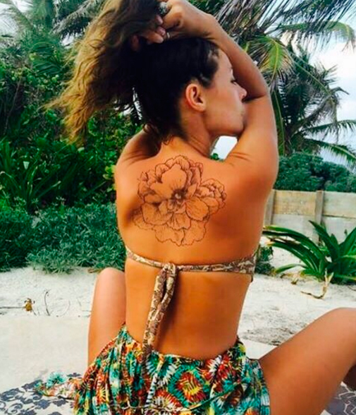 Paolla Oliveira mostra tatuagem inusitada e fica a dúvida: é real ou não?