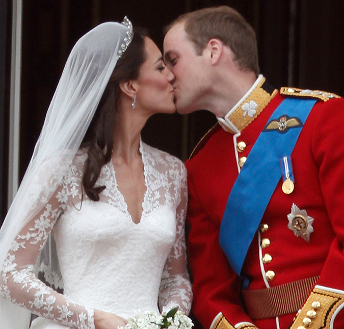 Representante da <i>Alexander McQueen</i> se pronuncia sobre acusações de plágio do vestido de noiva de Kate Middleton: <i>- Esta alegação é ridícula</i>