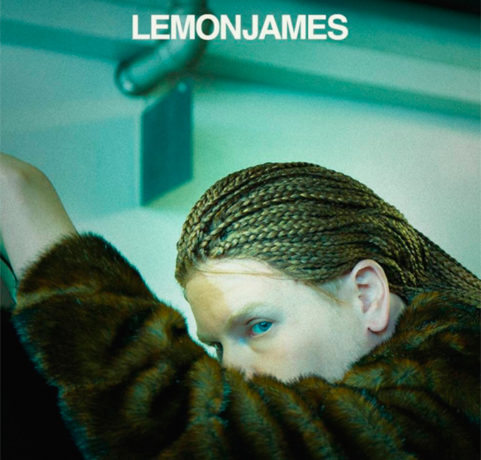 James Corden coloca <I>lingerie</I> e diva muito ao preparar uma limonada em paródia do novo álbum da Beyoncé, assista!