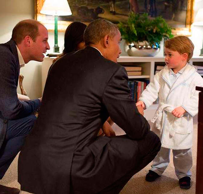 Após foto do Príncipe George com Obama bombar na <i>web</i>, roupão do pequeno esgota em minutos, entenda!
