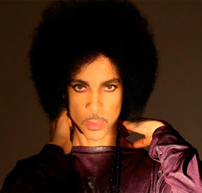 Prince foi encontrado morto ao lado de medicamentos com prescrição médica, diz <I>site</I>