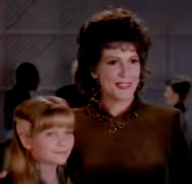 Tanto que três anos depois ela foi escalada para viver a personagem Hedril na famosa série televisa Star Trek. Apesar de não aparecer em vários episódios, esse e outros pequenos trabalhos foram importantes para que ela conseguisse um de seus papéis mais importantes... Tanto que três anos depois ela foi escalada para viver a personagem Hedril na famosa série televisa Star Trek. Apesar de não aparecer em vários episódios, esse e outros pequenos trabalhos foram importantes para que ela conseguisse um de seus papéis mais importantes...