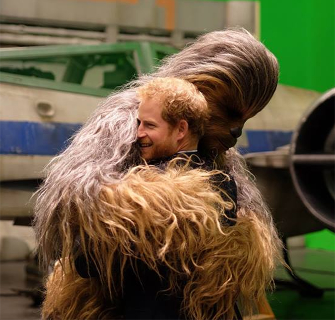 Príncipes Harry e William vão aparecer no novo filme de <i>Star Wars</i>, mas tem uma pegadinha!