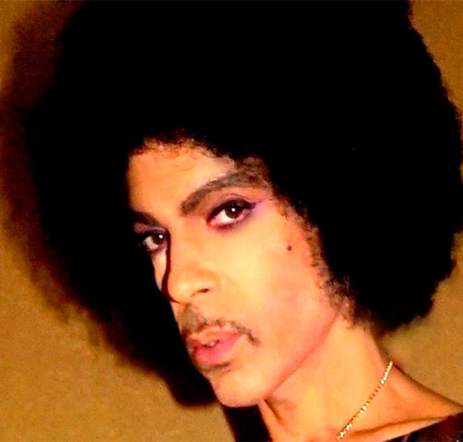 Prince pode ter sofrido de dores de garganta e no estômago antes de sua morte, diz <I>site</i>