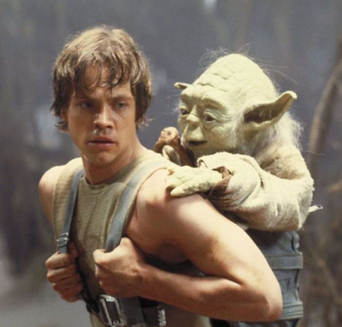 Para quem não lembra, Star Wars começa com Luke fazendo o Jon Snow: não sabendo de nada. E uma jornada boa é aquela que acompanhamos desde o começo e seguindo cada passo. Por isso, nada foi mais gostoso do que ver Luke descobrindo suas origens, sendo treinado por Yoda e aprendendo a controlar a Força.