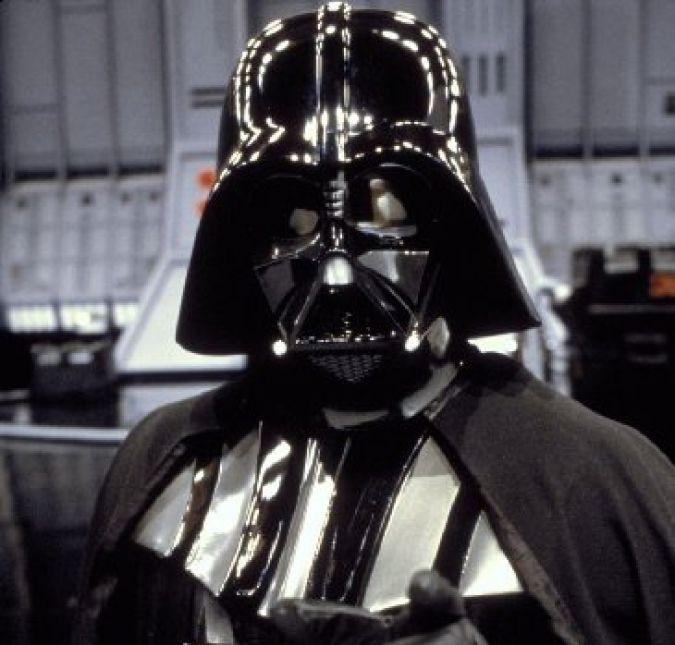 Pode confessar: alguma vez você ouviu a Marcha Imperial e não pensou na hora em Darth Vader? Não, né? E muito menos viu algum sabre de luz sem imaginar Luke no meio de uma batalha. Por isso mesmo que não dá para negar a importância cultural que Stars Wars tem no mundo do entretenimento. Temos muitos brinquedos, DVDs, camisetas e colecionáveis que provam exatamente isso! E nem só isso, podemos ver os muitos lados do bem e do mal em uma luta imersa em um universo de ficção científica, provando que não são só contos de fada ou tramas de suspense que podem trazer essa disputa.