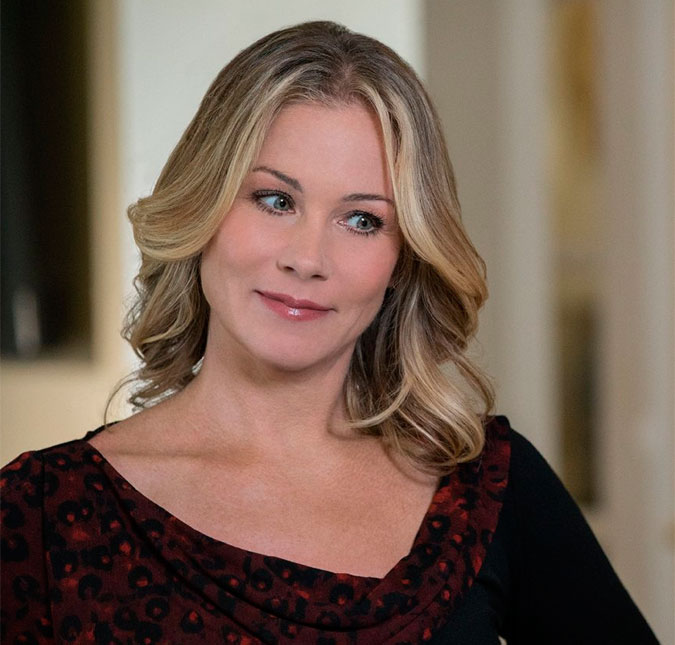 Christina Applegate revela que sofre de insônia: <i>Durmo cerca de três horas por noite</i>
