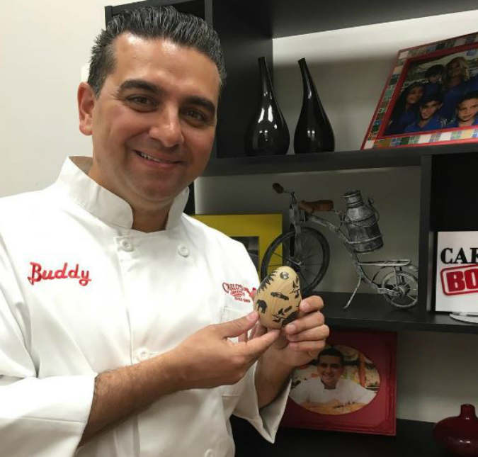 No Brasil, Buddy Valastro, o <i>Cake Boss</i>, deixa a confeitaria de lado e aposta em pratos salgados em novo programa na <i>Record</i>