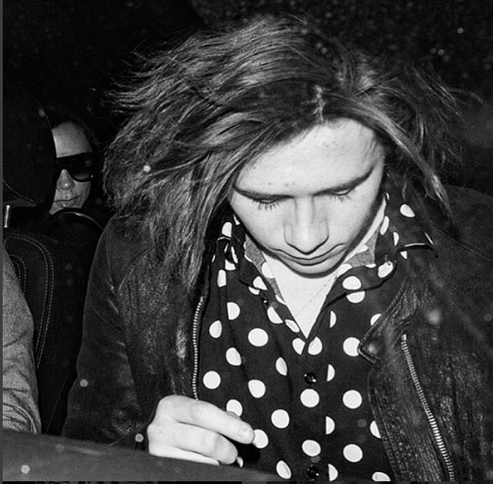 Brooklyn Beckham está pensando em seguir conselho da mãe sobre seu cabelo, saiba mais!
