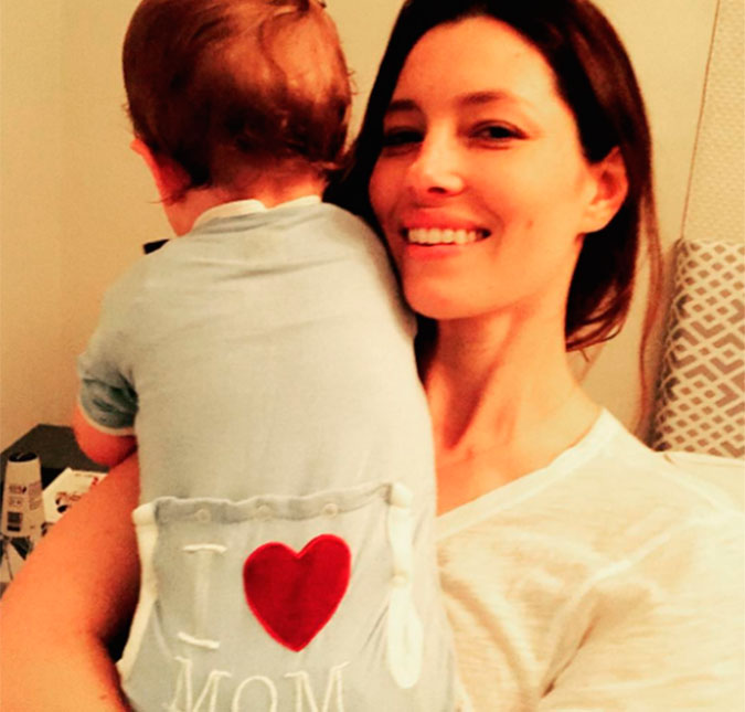 Em raro clique, Jessica Biel aparece em momento fofo com o filho, Silas