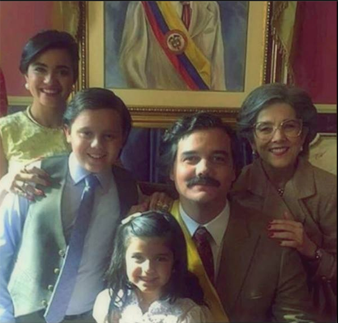 Wagner Moura posta foto dos bastidores da segunda temporada de <i>Narcos</i>, vem ver!