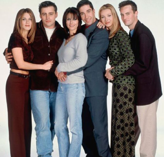 E família não é só ter laços sanguíneos, não! Em Friends esse grupo de amigos provou que a amizade pode ser elevada a outro patamar e é possível sim ter uma família cheinha de amigos!