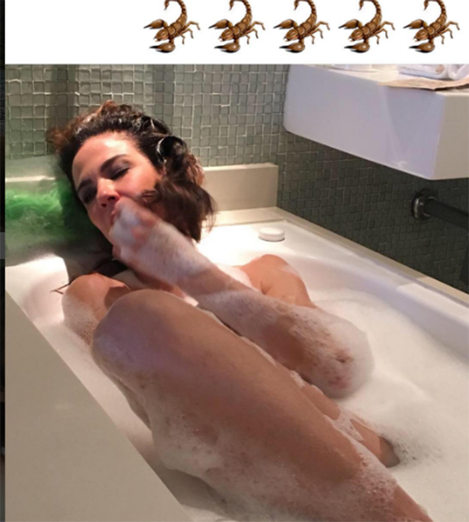 Luciana Gimenez posa nua e seduz durante banho de banheira, veja a foto!