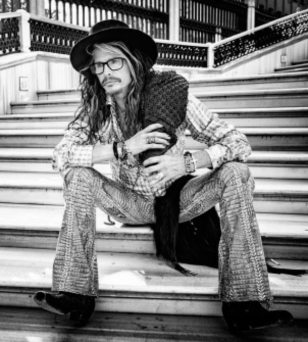 Steven Tyler revela a história por trás do <i>hit Janie's Got a Gun, </i>confira!