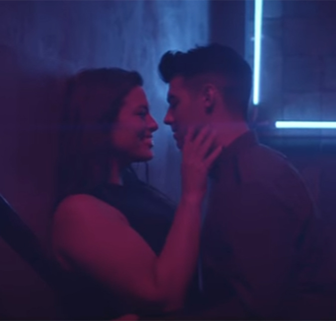 Joe Jonas curte romance com modelo <i>plus size</i> em novo clipe, assista aqui!