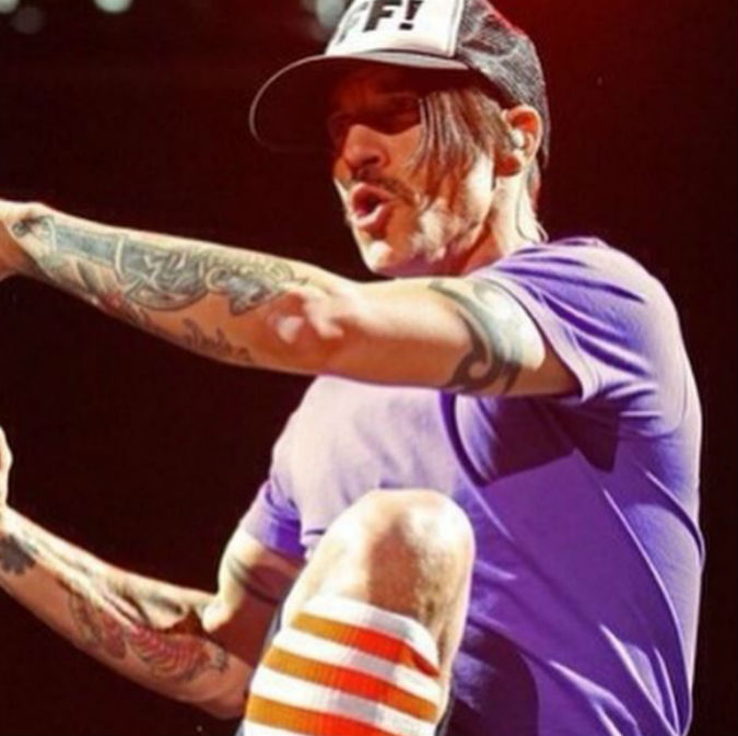 Após ser hospitalizado, Anthony Kiedis fala sobre <i>Red Hot Chili Peppers</i> cancelar <i>shows</i>