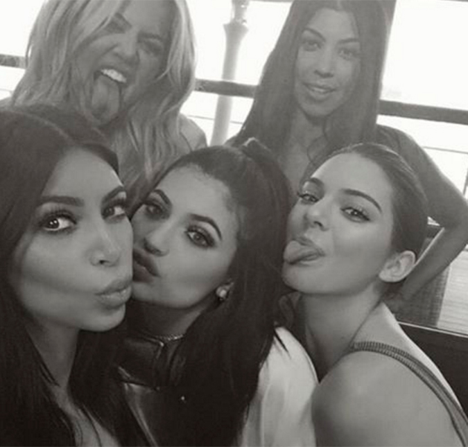 Kendall Jenner diz que suas irmãs estão criando desculpas para não sair com ela, entenda!