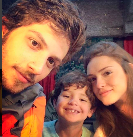 Chay Suede e Isabelle Drummond aparecem juntinhos depois de rumores de romance, confira!