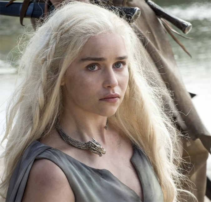 Emilia Clarke de  <i>Game of Thrones</i> comemora nu masculino na série