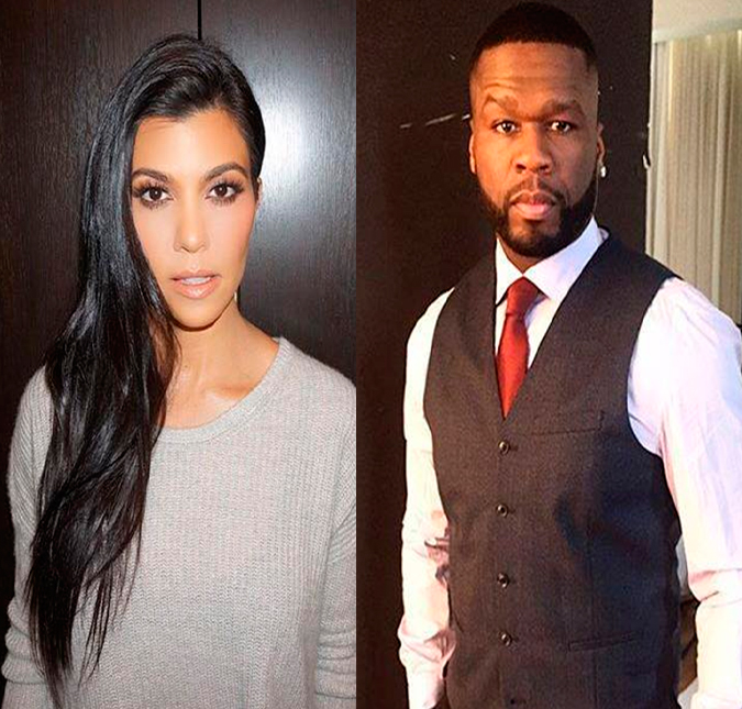 Kourtney Kardashian sobe no palco e abraça 50 Cent!