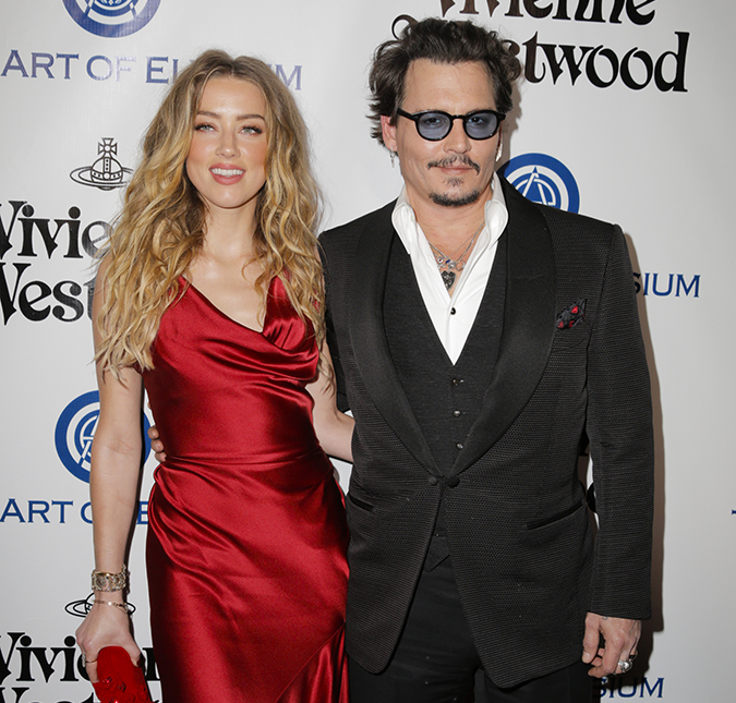 Amber Heard entra com pedido de divórcio de Johnny Depp, 15 meses após casamento