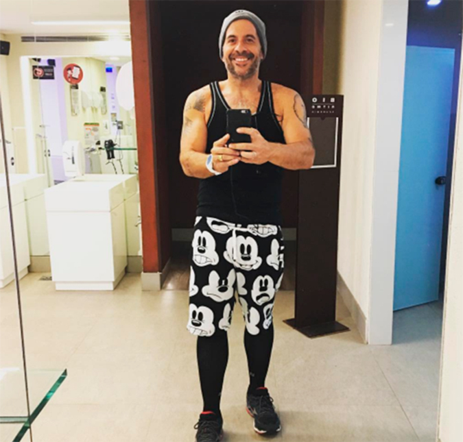 Leandro Hassum exibe músculos ao fazer <i>selfie</i> com <i>look</i> de academia, veja!