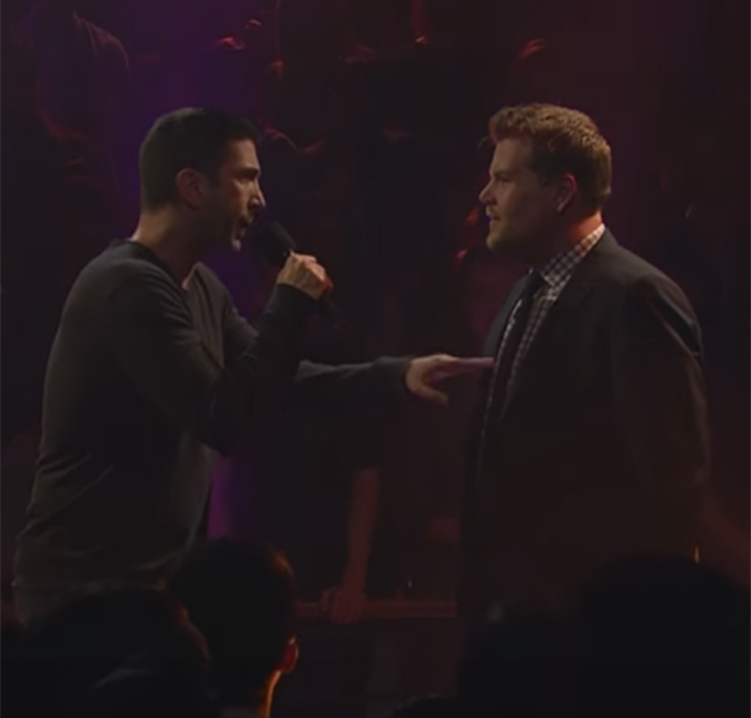 David Schwimmer e James Corden disputam batalha de <i>rap</i> cheia de ofensas pessoais - e com referências a <i>Friends</i>, assista!