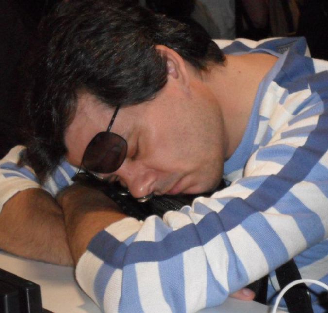 E agora, talvez, a curiosidade mais chocante de todas: Celso Portiolli já teve várias experiências de quase-morte! Por não saber nadar, o apresentador já quase morreu afogado três vezes. Mas estas vezes ainda não foram as piores. Ao realizar uma cirurgia na garganta, o respirador que mantinha Celso vivo parou de funcionar enquanto ele estava sendo operado. Ele ficou cerca de 20 minutos em uma respiração manual e ainda passou muito mal depois do procedimento, chegando a ter uma hemorragia! Ainda bem que ele saiu dessa, não é mesmo? E agora, talvez, a curiosidade mais chocante de todas: Celso Portiolli já teve várias experiências de quase-morte! Por não saber nadar, o apresentador já quase morreu afogado três vezes. Mas estas vezes ainda não foram as piores. Ao realizar uma cirurgia na garganta, o respirador que mantinha Celso vivo parou de funcionar enquanto ele estava sendo operado. Ele ficou cerca de 20 minutos em uma respiração manual e ainda passou muito mal depois do procedimento, chegando a ter uma hemorragia! Ainda bem que ele saiu dessa, não é mesmo?