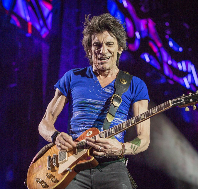 Aos 68 anos de idade, Ronnie Wood, dos <i>Rolling Stones</i>, é pai de gêmeas