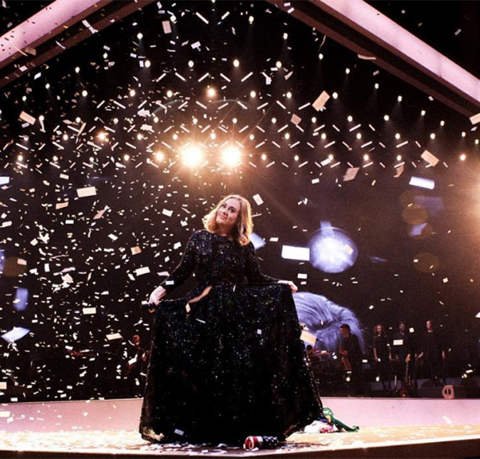 Adele canta música das <i>Spice Girls</i> durante <i>show</i> e arrasa na performance, assista!