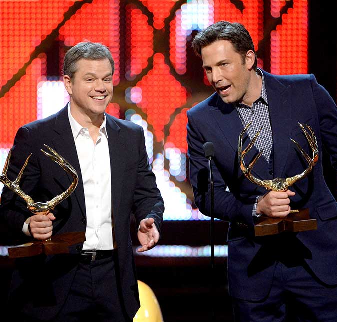 Ao serem premiados, Matt Damon e Ben Affleck disparam: -<I> Somos os caras mais cobiçados da década</I>