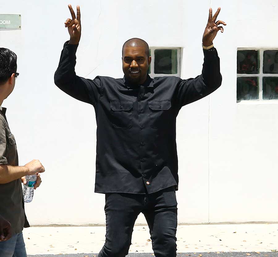 Confira 13 momentos em que Kanye West provou que tem um belo sorriso por trás da cara de durão!